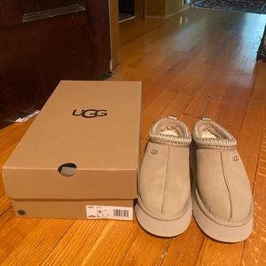 UGG Tazz Platform Clog in Mustard Seed Size 8!!